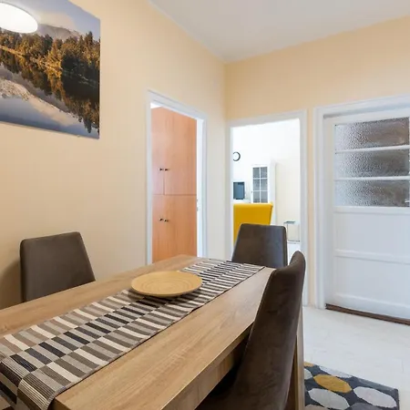 Center Admiral شقة *