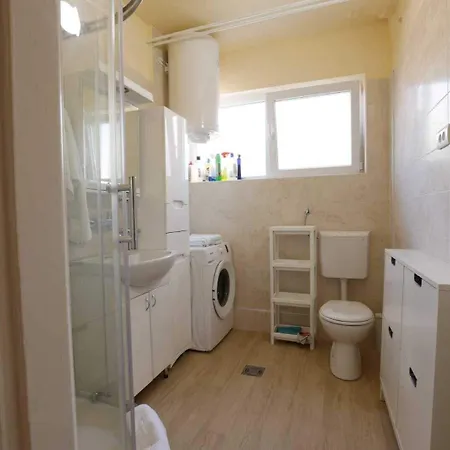 Center Admiral شقة *