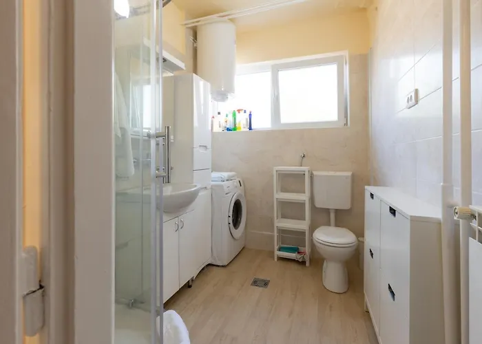 Center Admiral דירה *