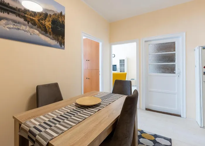 Center Admiral דירה *