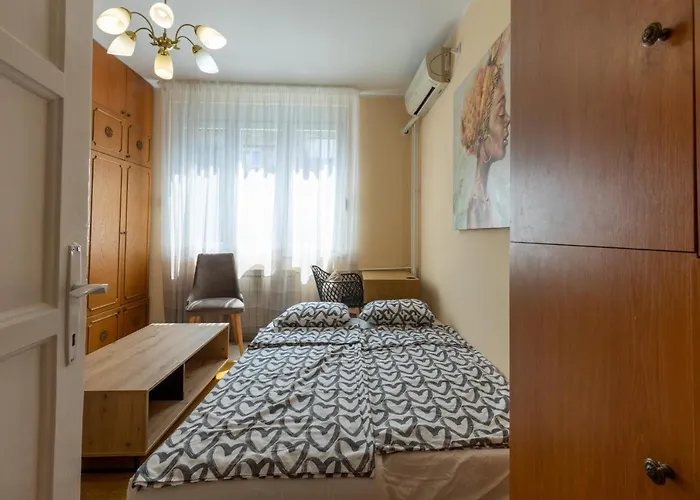 Center Admiral דירה