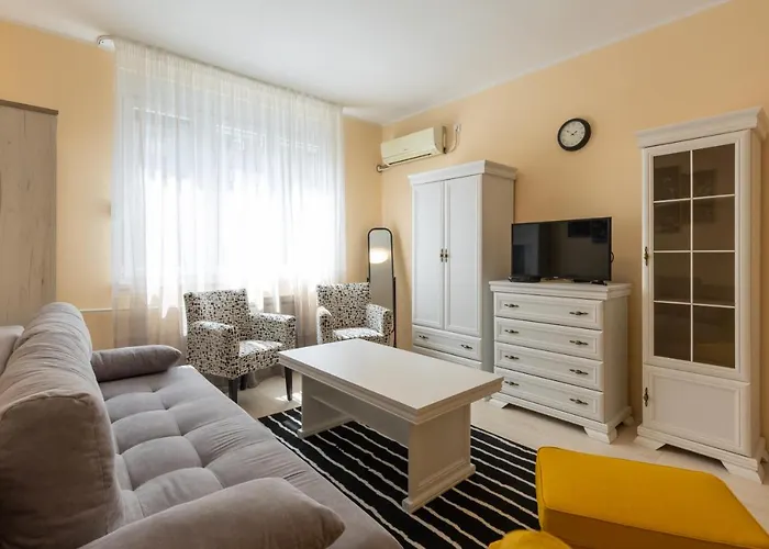 Center Admiral דירה *